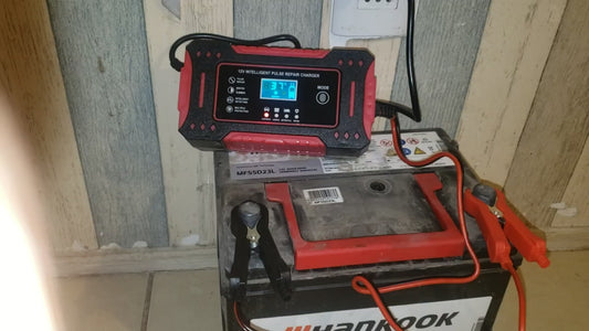 CARGADOR REPARADOR DE BATERÍAS PARA AUTO